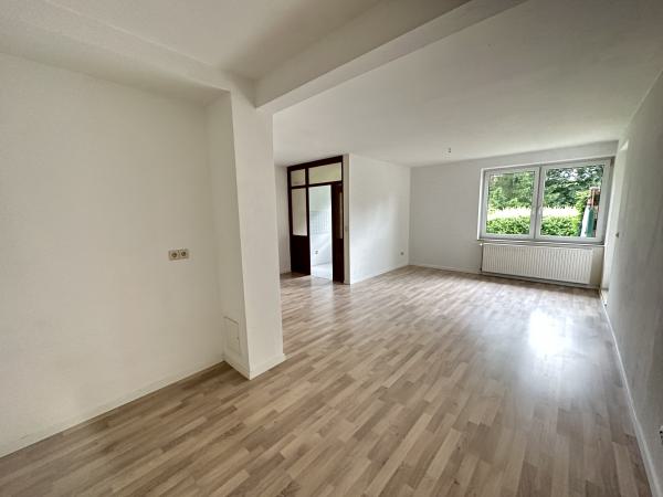 Verkauf 2Raum Wohnung Hauptstr 40 02829 OT Ebersbach mit DSL, Separate Küche, Stellplatz, Terrasse, Keller