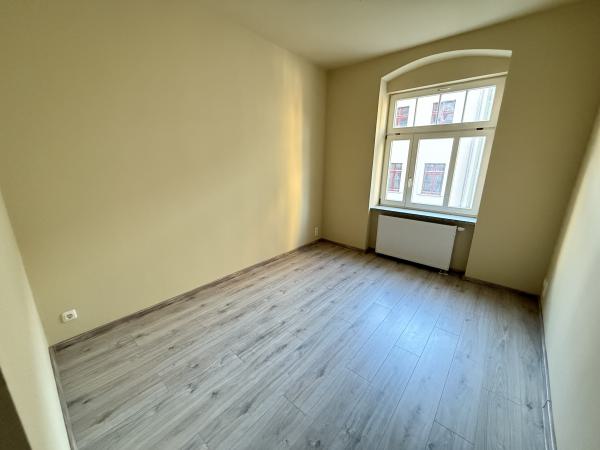 Vermietung 3Raum Wohnung �ußere Bautzener Str 1a  02708 Löbau   mit DSL, Separate K&uuml;che, Kabel TV, Balkon, Erstbezug, Keller