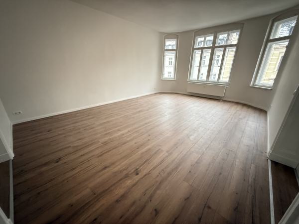 Vermietung 4Raum Wohnung Schillerstr 7  02826 Görlitz  mit DSL, Separate K&uuml;che, Stellplatz, Kabel TV, Balkon, Erstbezug, Keller