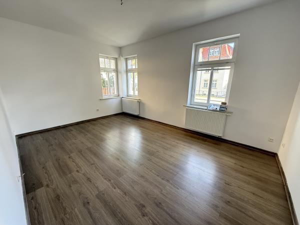 Verkauf Mehrfamilienhaus  �ußere Zittauer Str 52  02708 Löbau   mit DSL, Separate K&uuml;che, Stellplatz, Kabel TV, Abstellkammer, eigener Garten, GästeWC, Keller, Loggia