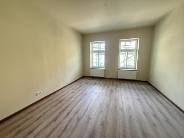 Vermietung 3Raum Wohnung �ußere Bautzener Str 21  02708 Löbau   mit DSL, Separate K&uuml;che, Stellplatz, Kabel TV, Balkon, Erstbezug, Abstellkammer, Keller
