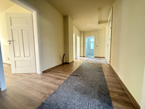 Vermietung 4Raum Wohnung Breitscheidstr 20  02708 Löbau   mit DSL, Separate K&uuml;che, Stellplatz, Kabel TV, Balkon, Erstbezug, Abstellkammer, GästeWC, Keller